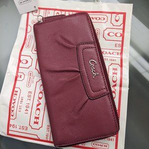 NWT Coach Ginge Beet smooth Leather vallet